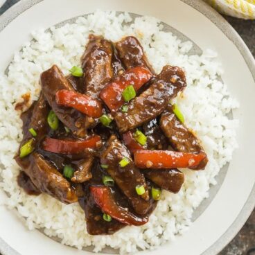 This Slow Cooker Mongolian Beef is so quick and easy -- throw everything in the crockpot and let it cook! Tender strips of steak, covered in a rich, dark sauce full of Asian flavours with a touch of sweetness. #slowcooker #crockpot #beef #mongolian #aisain #chinese