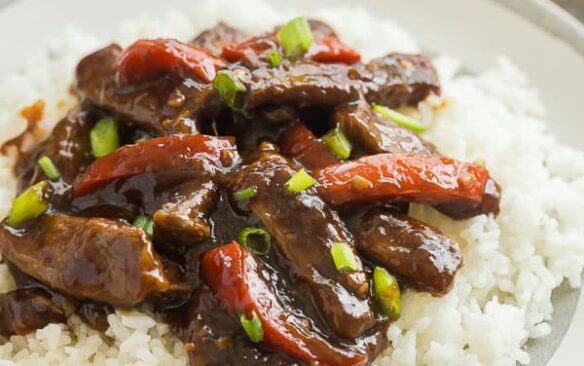 This Slow Cooker Mongolian Beef is so quick and easy -- throw everything in the crockpot and let it cook! Tender strips of steak, covered in a rich, dark sauce full of Asian flavours with a touch of sweetness. #slowcooker #crockpot #beef #mongolian #aisain #chinese