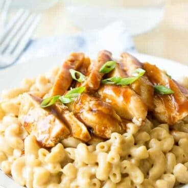 Two favorites in one! This BBQ Chicken Mac and Cheese can be made all in one pot for an easy weeknight meal ready in 30 minutes or less! www.thereciperebel.com