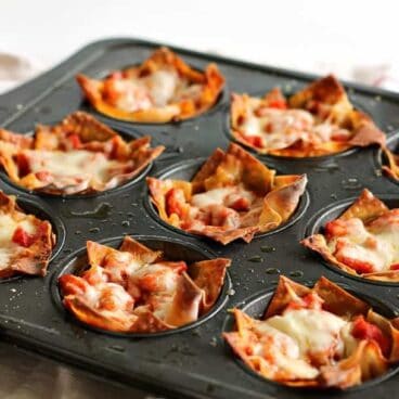 Pepperoni, cheese, and pizza sauce baked inside of crisp wonton wrappers: the ultimate handheld pizza! Only 4 main ingredients and 20 minutes! Perfect as an appetizer or a quick lunch.