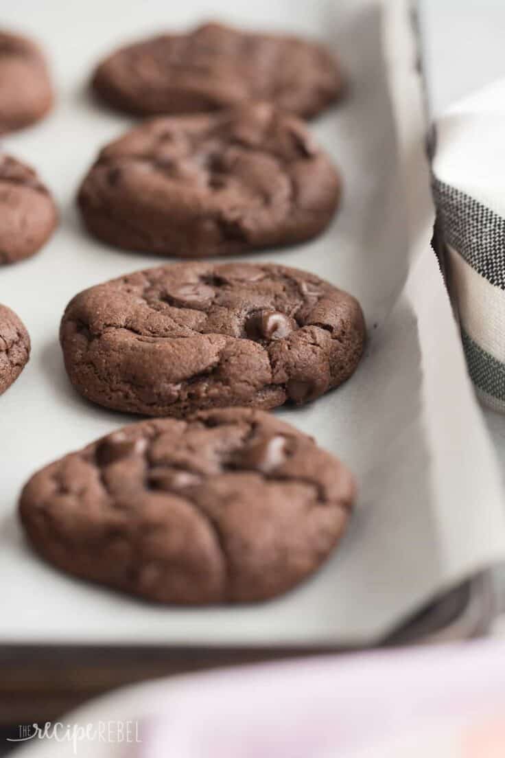 4 Ingredient Chocolate Cookies (chocolate cake mix cookies) + VIDEO