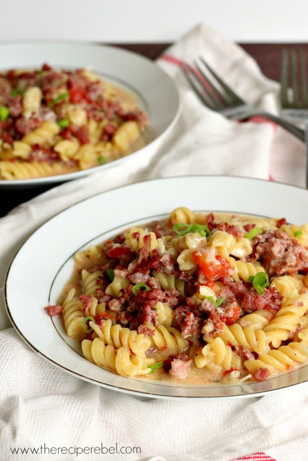 one-pot sausage, tomato and pesto pasta