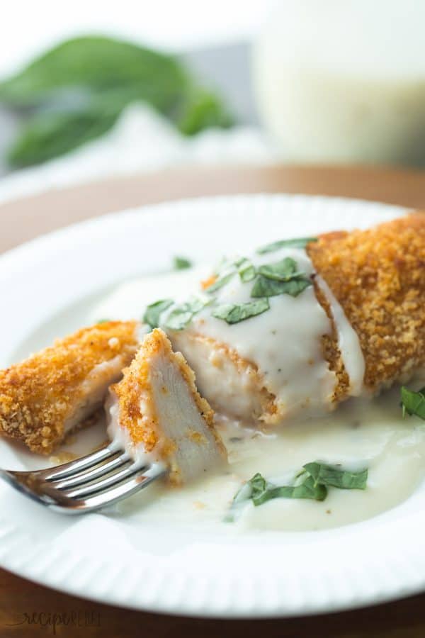 Homemade Dinner Recipes - Chicken With Basil Cream Sauce | Homemade Recipes http://homemaderecipes.com/bbq-grill/what-to-cook-for-dinner-tonight