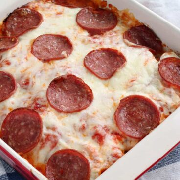 Pepperoni Pizza Scalloped Potatoes: layers of thinly sliced potatoes, bechamel sauce, pizza sauce, pepperoni and cheese. The ultimate comfort food! www.thereciperebel.com