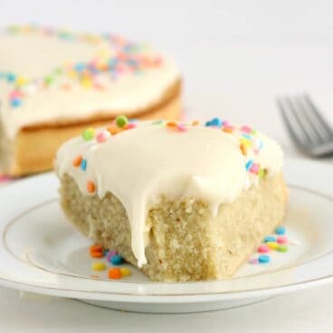 Gluten-Free Coconut Cake with Cream Cheese Frosting: a super easy, naturally flourless cake that's moist and full of coconut flavor! Perfect for Easter or Spring! www.thereciperebel.com