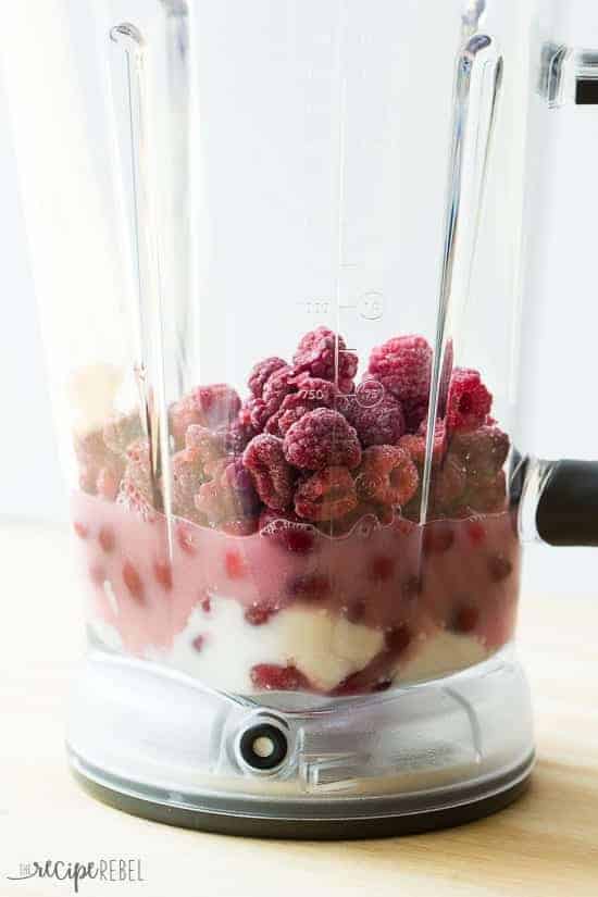 cranberry raspberry smoothie ingrediens in blender jar