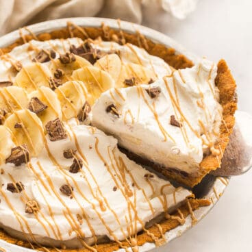 slice of banana cream pie being lifted out of pan