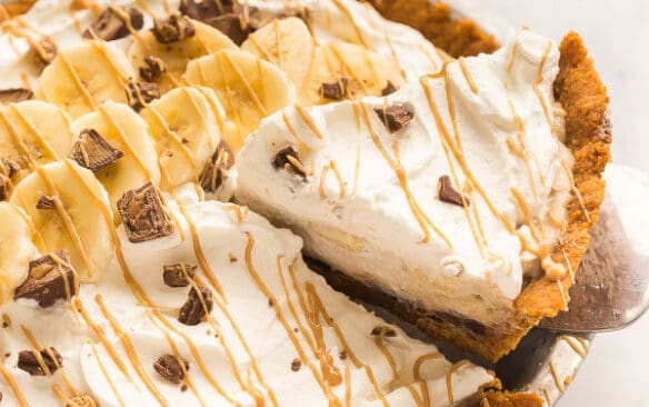 slice of banana cream pie being lifted out of pan