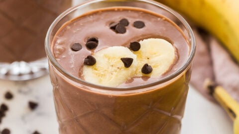 Chocolate Peanut Butter Smoothie (6 Ingredients!)- Chef Savvy