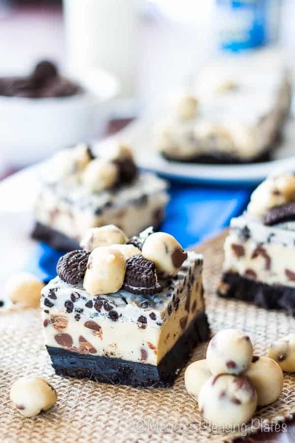 21 No Bake Treats for Christmas including cookies, bars, candies and desserts -- because sometimes you just don't have time to bake! Easy recipes for everyone.