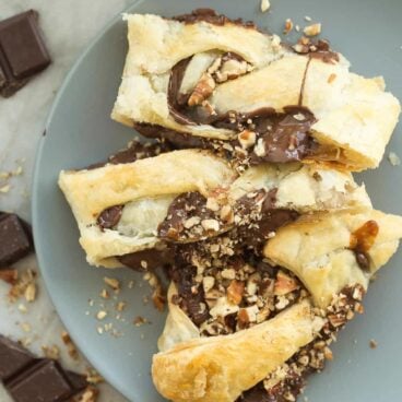 This Easy Turtle Danish is full of chocolate, caramel and pecans! Only a few ingredients but looks so impressive! An easy dessert or special brunch idea!