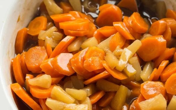 https://www.thereciperebel.com/wp-content/uploads/2016/12/Slow-Cooker-Pineapple-Glazed-Carrots-www.thereciperebel.com-2-of-6-1-584x366.jpg