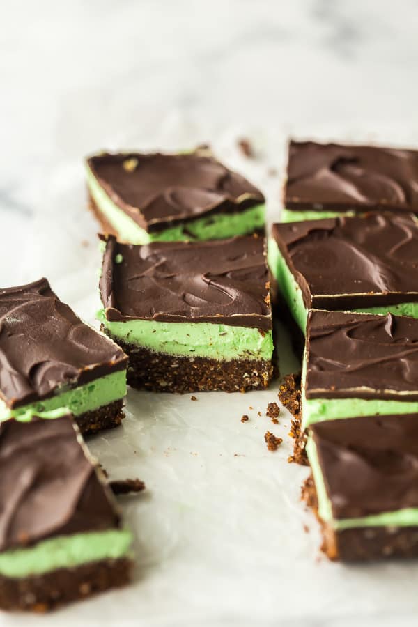 These No Bake Mint Chocolate Bars are made with a no bake graham cracker crust and topped with a creamy mint filling and chocolate ganache! #mint #chocolate #bars #christmas #baking squares of mint chocolate bars with chocolate ganache