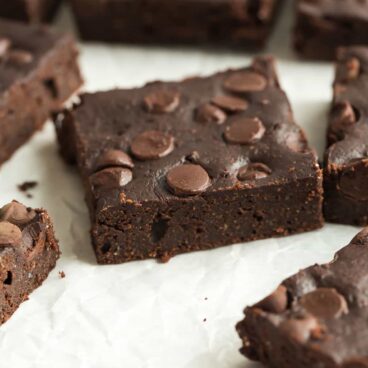 These are the BEST healthy brownies! They are SO fudgy and made with whole wheat flour, coconut oil, applesauce and have reduced sugar.