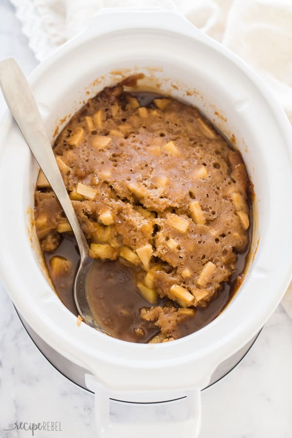 caramel apple pudding cake in slow cooker