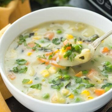 This Slow Cooker Creamy Vegetable Soup is a hearty, healthy meal in one -- made so easy with the crockpot! It's low in calories but BIG in flavor! Includes how to recipe video | crock pot recipe | crockpot | slow cooker recipe | easy recipe | healthy