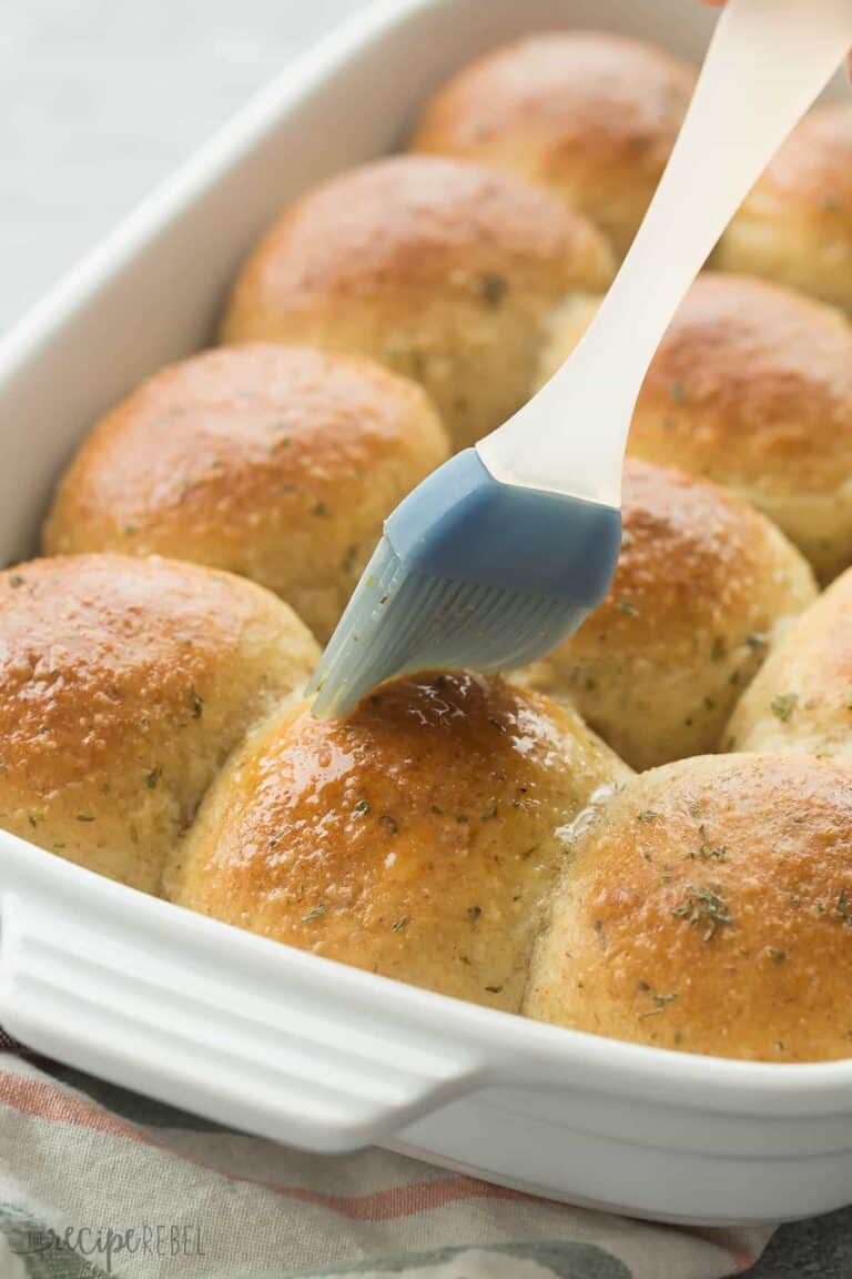 Homemade Garlic Herb Dinner Rolls Recipe + VIDEO