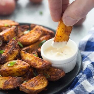 These Chipotle Parmesan Potato Wedges are so easy to make -- just toss potatoes in some oil and spices, bake until crispy and serve! Perfect for a game day appetizer or dinner side dish! Includes how to recipe video | game day | super bowl |