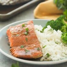This Honey Garlic Salmon in Foil can be made in the oven or on the grill -- with just 5 ingredients and no dirty pans! It has a made from scratch honey garlic sauce that's also great on chicken, pork or beef. Includes how to recipe video. | seafood | fish | healthy | low calorie | diet