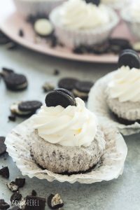 These No Churn Oreo Ice Cream Cupcakes are an easy, 4 INGREDIENT, no bake summer treat that's perfect for a party! Switch up the cookie flavors for your favorites, or use gluten-free sandwich cookies for an allergy-friendly dessert. Includes how to recipe video | no bake dessert | easy recipe