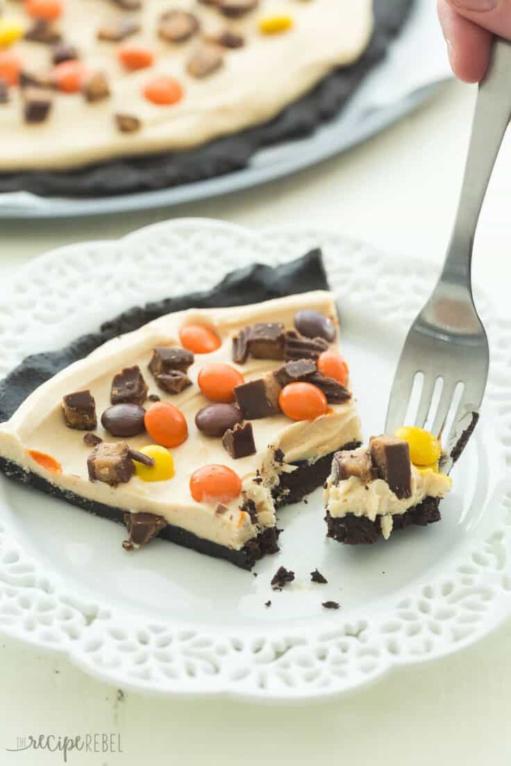 Peanut Butter Cup Dessert Pizza (Treatzza Pizza) VIDEO