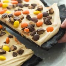 This Frozen Peanut Butter Cup Dessert Pizza is an EASY no bake dessert that has just a few ingredients! A Dairy Queen Treatzza Pizza copycat -- except way better! Make ahead and freezer friendly. Includes how to recipe video | frozen dessert | peanut butter chocolate | Reese's | candy | easy recipe