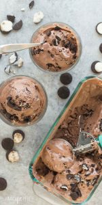 This No Churn Peanut Butter Oreo Ice Cream is SO easy -- just FIVE ingredients and a few minutes prep. It's a no bake dessert you can easily customize to your tastes! Includes step by step recipe video | no bake dessert | peanut butter ice cream | easy recipe | easy dessert | summer | freezer | frozen