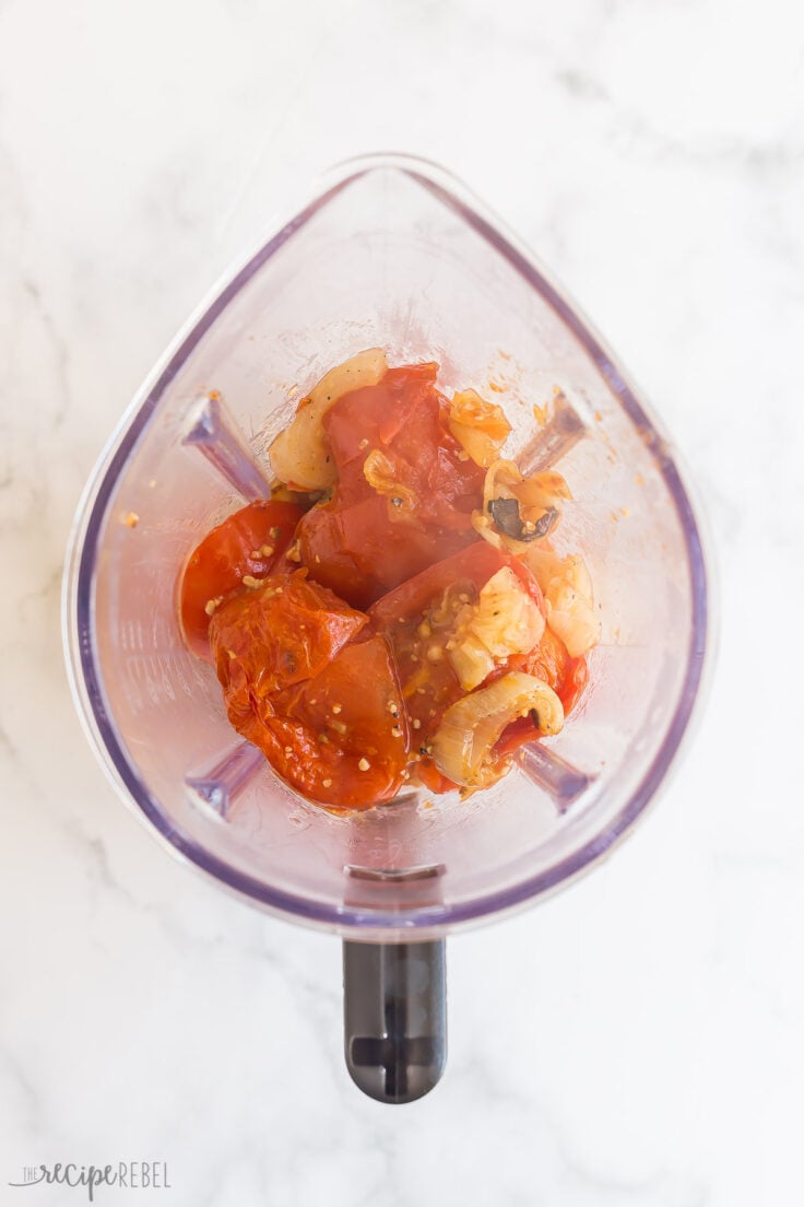 roasted tomatoes and onions in blender jar