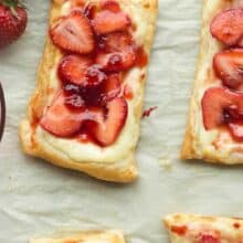 This Easy Strawberry Cream Cheese Danish uses puff pastry and fresh strawberries, making it the ultimate quick summer dessert! Use whatever fruit you like! Includes step by step recipe video. | strawberry recipes | fresh strawberries | summer dessert | easy dessert | puff pastry | puff pastry danish