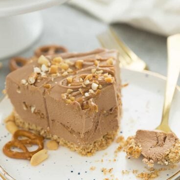 This No Bake Chocolate Peanut Butter Cheesecake on a Pretzel Crust is the perfect combination of sweet and salty! It's loaded with Chubby Hubby flavors and is an easy no bake dessert for summer. Includes step by step recipe video | no bake dessert | peanut butter chocolate | easy recipe | summer dessert
