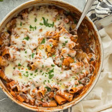 This One Pot Baked Ziti with Italian Sausage is full of flavor but easy on the dishes! It's made with turkey Italian sausage, spinach, tomato sauce and loaded with cheese -- the perfect weeknight dinner! Includes step by step recipe video. | easy recipe | easy dinner | healthy recipe | weeknight meal