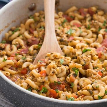 This One Pot Turkey Chili Mac is an easy, healthy weeknight dinner recipe that's made in just one pan! Loaded with vegetables and lentils for extra protein and fibre! Includes step by step recipe video. | one pot meal | one pan | healthy dinner | high protein | high fiber | ground turkey | pasta recipe | weeknight meal | 30 minutes