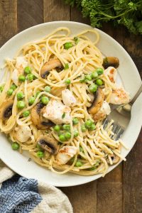 This One Pot Turkey Tetrazzini is an easy dinner idea, perfect for using up leftover turkey or chicken! It comes together in 30 minutes or less in just one pan! | one pot meal | one pan meal | one pan meal | one pan pasta | christmas leftovers | thanksgiving leftovers | easy dinner recipe