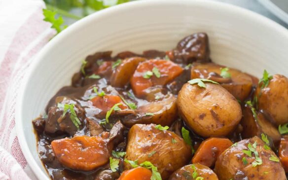 This Honey Balsamic Slow Cooker Beef Stew is full of flavor and couldn't be easier -- just throw everything in and let it cook! Loaded with veggies and thick honey balsamic sauce. Step by step recipe video. | slow cooker recipe | easy dinner recipe | healthy dinner recipe | fall food | soup | make ahead