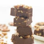 This Peanut Butter Chocolate Fudge with Pretzels is a sweet and salty Christmas candy that is SO easy to make! Just a few ingredients and no bake. Includes step by step recipe video. | easy dessert recipe | no bake dessert | Christmas candy | Christmas recipe | chubby hubby