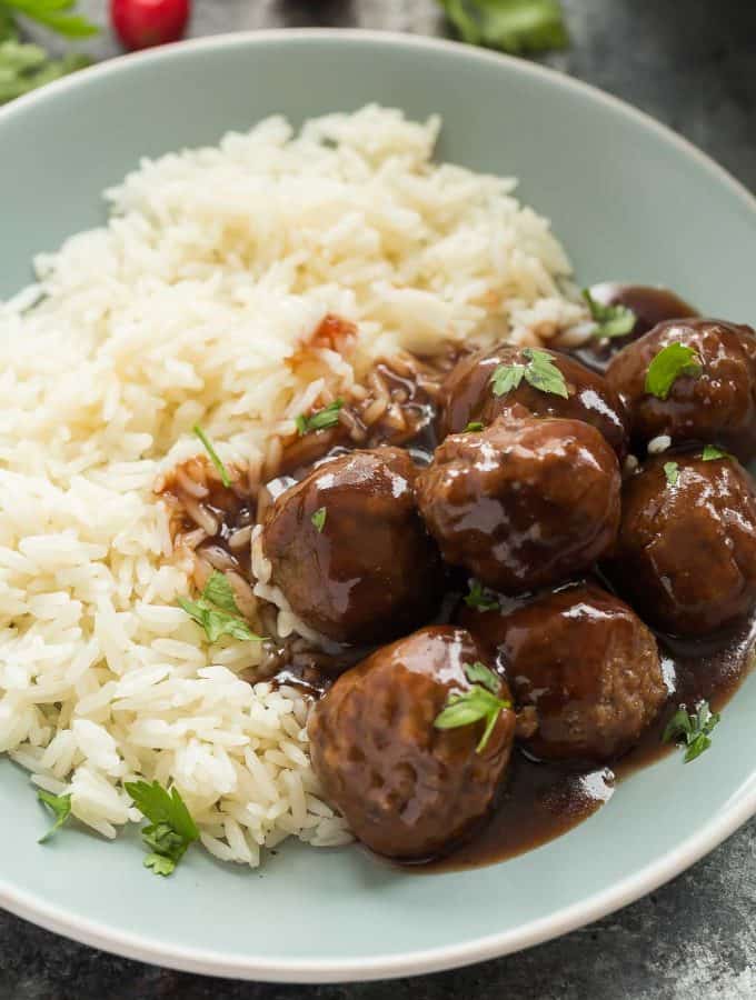 These Slow Cooker Cranberry Meatballs are sweet and tangy with a little spice -- the perfect holiday appetizer or easy weeknight dinner! Includes step by step recipe video | slow cooker recipe | crockpot recipe | crock pot | dinner | easy recipe | Christmas | thanksgiving | game day | football | party food | #slowcookerrecipes