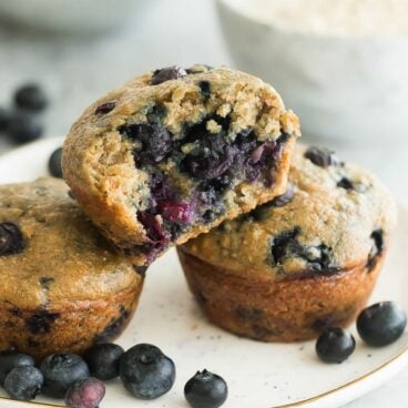 healthy blueberry oatmeal muffins