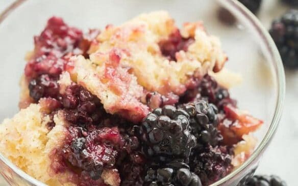 blackberry cobbler in a glass bowl