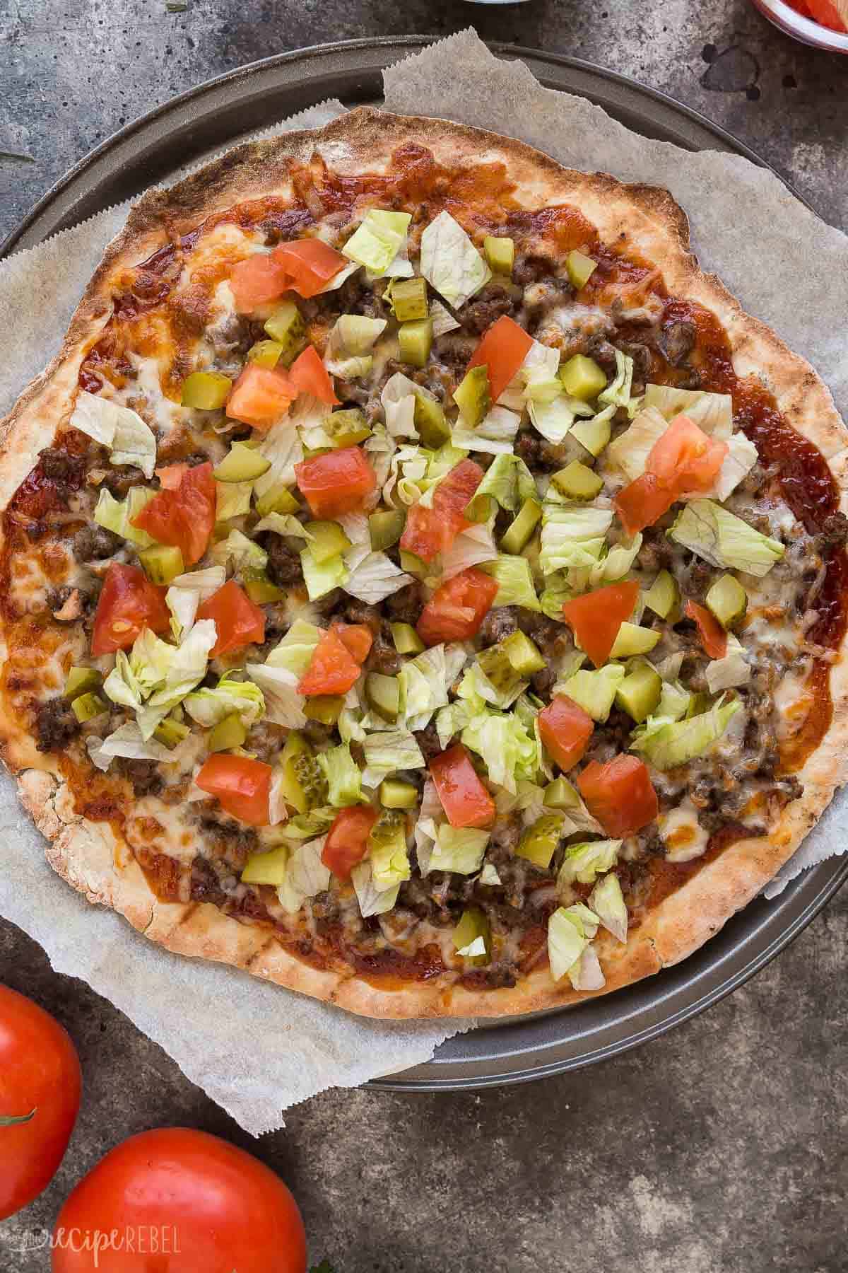 This Grilled Cheeseburger Pizza is an easy summer meal idea! The pizza dough comes together in just 10 minutes and cooks in 6 minutes on the grill! A quick dinner recipe for any night of the week, loaded with all your favourite cheeseburger toppings.
