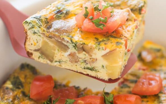 This easy Crockpot Breakfast Casserole is loaded with healthy ingredients and full of flavour! It's an easy way to pack protein into your morning, it's perfect for making ahead and is freezer friendly. Mix and match the meat and veggies to suit your tastes! #recipe #recipes #breakfast #brunch #slowcooker #crockpot
