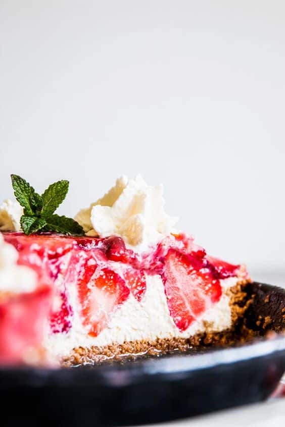 no bake strawberry cheesecake pie with sliced strawberries in a pie plate