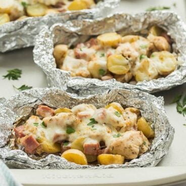 These Chicken Cordon Bleu Foil Packets are SO easy with just 10 minutes prep! They're easy to prep ahead and make a great camping meal, can be cooked on the grill or in the oven. A true one "pack" meal! With step by step recipe video.