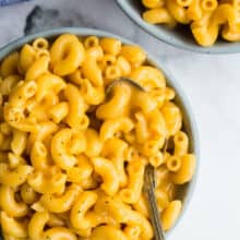 instant pot macaroni and cheese close up