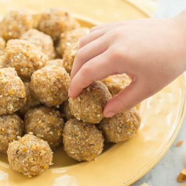 This Tropical No Bake Energy Bites recipe is perfect for back to school! Loaded with dried pineapple, mango, toasted coconut, oats, honey and coconut oil, it's a healthy snack to keep you (and the kids!) going all day long. They're freezer friendly and easy to make ahead. Includes step by step recipe video. #energybites #healthyfood #healthyrecipe #breakfast #snack #recipes