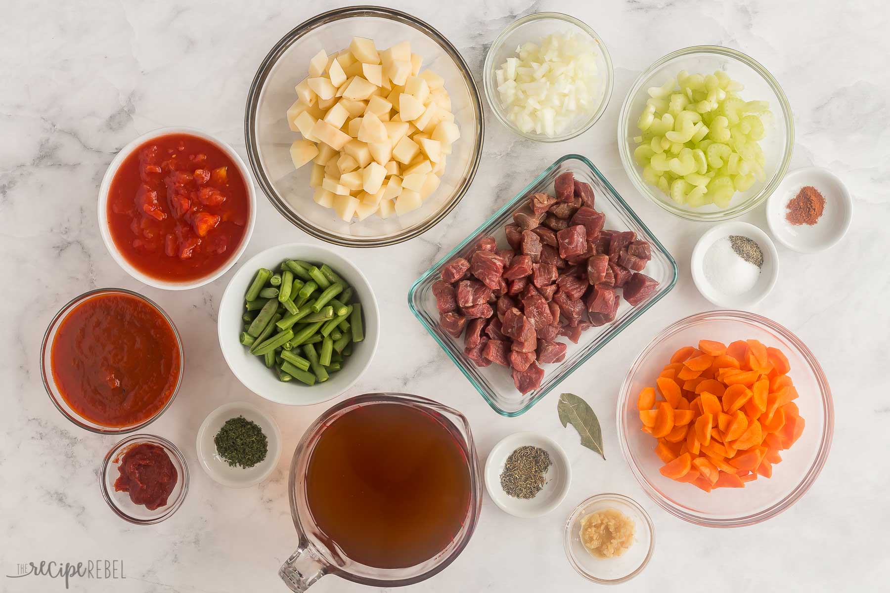This Crockpot Vegetable Beef Soup is a hearty and healthy recipe that takes just 15 minutes to prep! It's loaded with chunks of tender beef and tons of veggies. Perfect for meal prep. #recipes #soup #healthy | healthy soup recipe | healthy dinner ideas | easy dinner recipes | crockpot soup | slow cooker soup | beef vegetable soup ingredients needed for crockpot beef vegetable soup