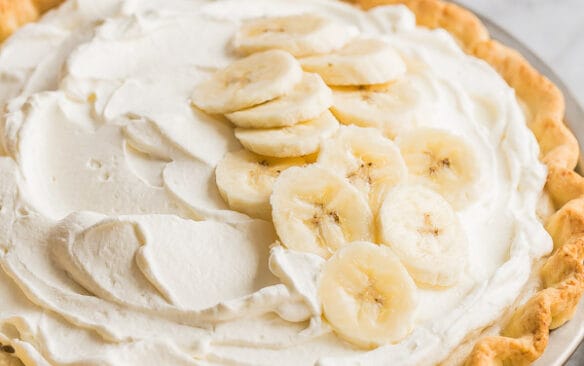 banana cream pie whole in pan