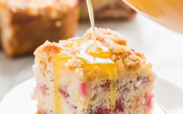 rhubarb cake with warm vanilla sauce