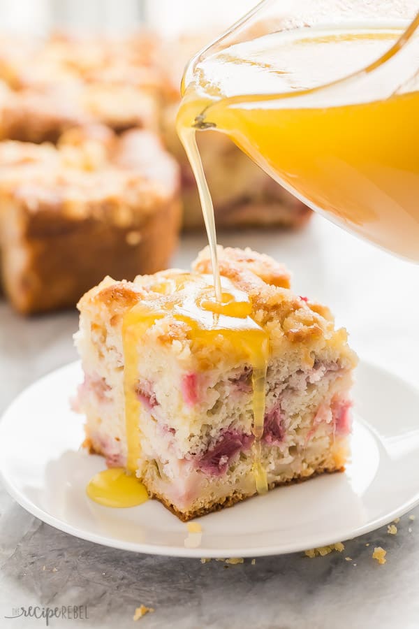 rhubarb cake with warm vanilla sauce