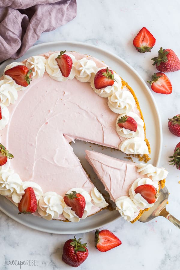 strawberry cheesecake overhead with slice being pulled out