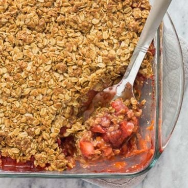 strawberry rhubarb crisp in pan